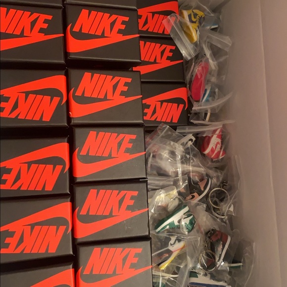 Jordan 1 keychains - Picture 3 of 3